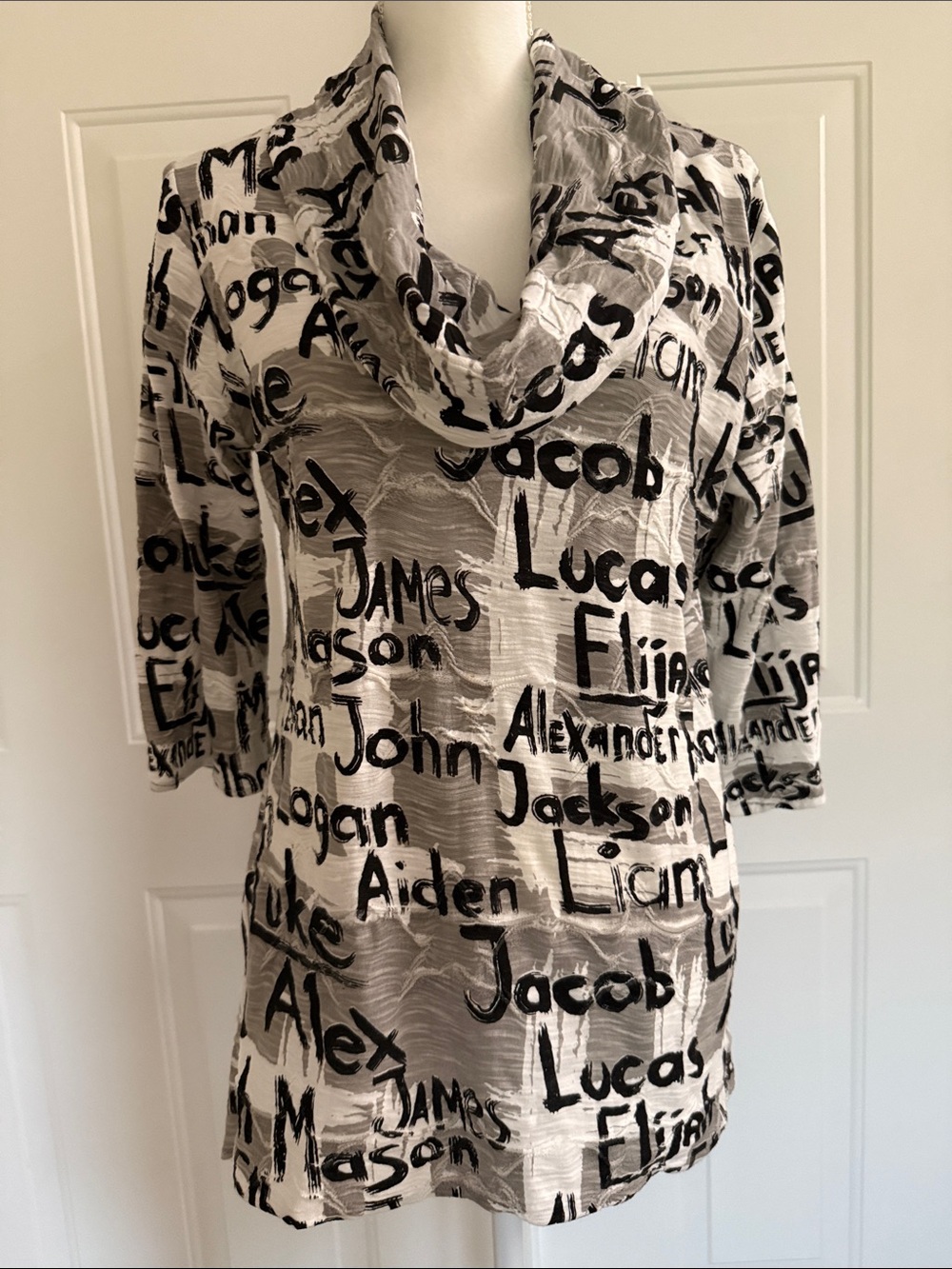 Lindi Women’s SZ M 3/4 Sleeve Gray/White/ Black Boy’s Name-Print Cowl Neck Tunic
